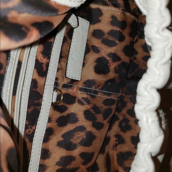 B. Makowsky Large w/ Flap zippered storage Purse Beige Soft Genuine Leather - Picture 8 of 13